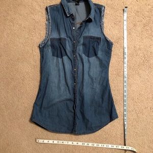 Sleeveless chambray denim button-down top